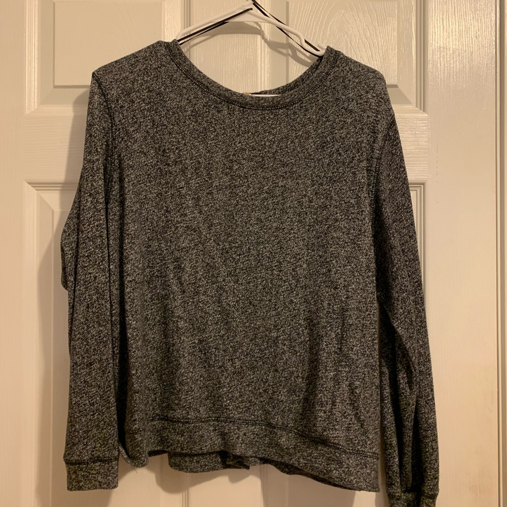 Two sweaters - Picture 3 of 4